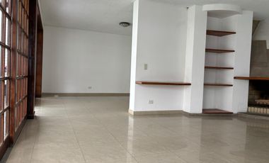 VENDO LINDA CASA EN EL SOL DE LA MOLINA