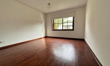 VENDO LINDA CASA EN EL SOL DE LA MOLINA