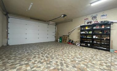 Se Renta Amplia Residencia Amueblada en el Fraccionamiento Cuesta Blanca de dos plantas.
