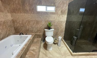 Se Renta Amplia Residencia Amueblada en el Fraccionamiento Cuesta Blanca de dos plantas.