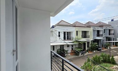 Rumah Mewah 2 Lantai Dekat Kampus UI Depok Dan Stasiun KRL Depok Baru