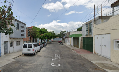 Casa en Col. Cuauhtémoc, Guadalajara Jalisco, ¡Compra directa con el Banco, no se aceptan créditos!