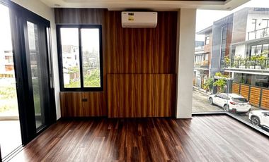 EJE - FOR SALE: 5-Bedroom Single-Family House in Greenwoods Executive Village, Taytay, Rizal