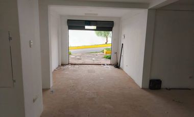 ¡VENDO LOCAL COMERCIAL ESPACIOSO CERCA DE LA UNIVERSIDAD ANDINA!