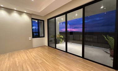 5-Bedroom House in Ayala Westgrove Heights with Swimming Pool & Nice View of Mountain, Lake & City Skyline