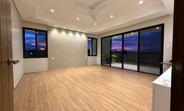 5-Bedroom House in Ayala Westgrove Heights with Swimming Pool & Nice View of Mountain, Lake & City Skyline