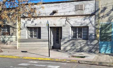 Venta Casa en Sector Residencial – Pedro León Ugalde, Santiago