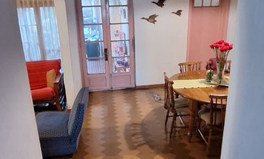 Venta Casa en Sector Residencial – Pedro León Ugalde, Santiago