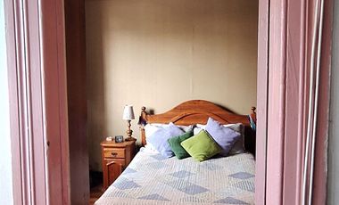 Venta Casa en Sector Residencial – Pedro León Ugalde, Santiago