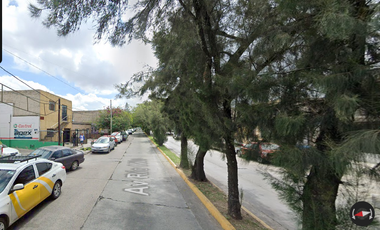Casa ubicada en colonia Lomas del Paradero, Guadalajara, Jalisco. con 5 recamaras y 186m2. A unos minutos de Fórum Tlaquepaque.