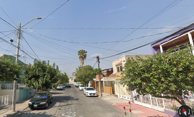 Casa ubicada en colonia San Vicente, Guadalajara, Jalisco. Con 2 recamaras y 136m2. A unos minutos de Plaza de Toros Nuevo Progreso.