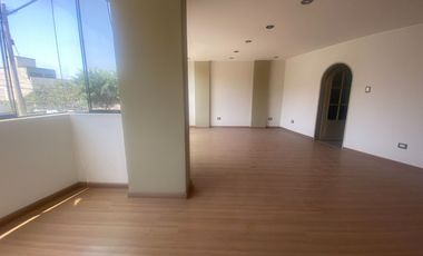 VENDO AMPLIO DEPARTAMENTO PRIMER PISO ELEVADO REMODELADO CASUARINAS SUR