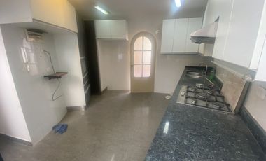 VENDO AMPLIO DEPARTAMENTO PRIMER PISO ELEVADO REMODELADO CASUARINAS SUR