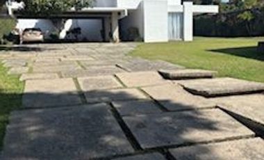 EN VENTA PRECIOSA CASA EN LA COL. REFORMA (ZONA DORADA) EN CUERNAVACA MOR. 1,430 M2 DE TERRENO, 650 M2 DE CONSTRUCCIÓN