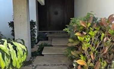 EN VENTA PRECIOSA CASA EN LA COL. REFORMA (ZONA DORADA) EN CUERNAVACA MOR. 1,430 M2 DE TERRENO, 650 M2 DE CONSTRUCCIÓN