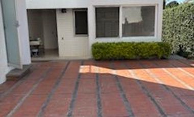 EN VENTA PRECIOSA CASA EN LA COL. REFORMA (ZONA DORADA) EN CUERNAVACA MOR. 1,430 M2 DE TERRENO, 650 M2 DE CONSTRUCCIÓN