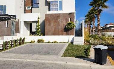 Hermosa casa amueblada en renta con amplias habitaciones en Amaralta Residencial, Rosarito, B. C.