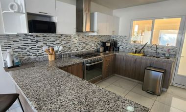 Hermosa casa amueblada en renta con amplias habitaciones en Amaralta Residencial, Rosarito, B. C.