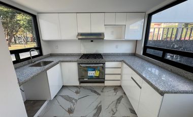 VENTA DE CASA EN BOSQUES DE ECHEGARAY