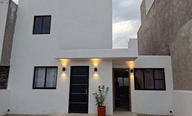Casa en renta amueblada en el refugio en privada Bojai