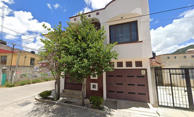 ERMOSA CASA DE 2 NIVELES EN BOSQUES DEL PEDREGAL ESQUINA CON CALLE ACERINA