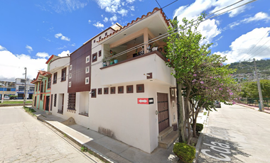 ERMOSA CASA DE 2 NIVELES EN BOSQUES DEL PEDREGAL ESQUINA CON CALLE ACERINA