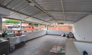 VENTA HERMOSA  CASA EN  EL BARRIO CORVIVALLE -  YUMBO