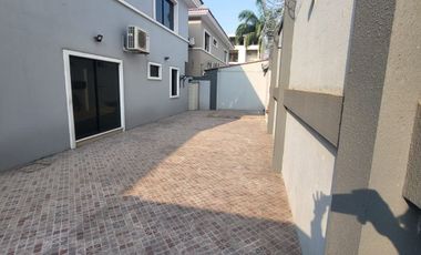 Venta de casa en Samborondon km 4.5 Guayaquil Ecuador cerca UEES, Plaza Batan