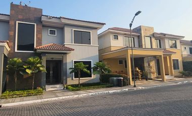 Venta de casa en Samborondon km 4.5 Guayaquil Ecuador cerca UEES, Plaza Batan