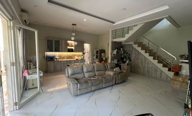 Rumah Sutorejo Utara MINIMALIS SIAP HUNI carport 2, row 3 mobil