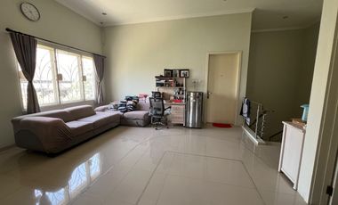 Rumah Sutorejo Utara MINIMALIS SIAP HUNI carport 2, row 3 mobil