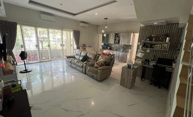 Rumah Sutorejo Utara MINIMALIS SIAP HUNI carport 2, row 3 mobil