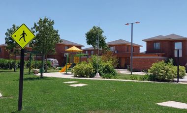 Hermosa Casa En Condominio Cerro Pinto, Buin