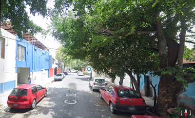 Casa en colonia Agustín Yáñez, Guadalajara, Jalisco. Con 4 recamaras y 568m2. A unos minutos de Mercado el Campesino.