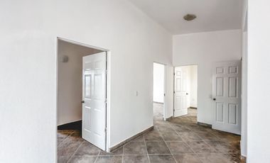 CASA EN VENTA CON 2 SUITS INDEPENDIENTES, UBICADA EN LA CALERA.