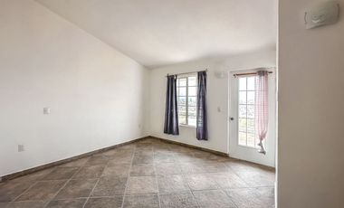 CASA EN VENTA CON 2 SUITS INDEPENDIENTES, UBICADA EN LA CALERA.