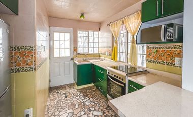 CASA EN VENTA CON 2 SUITS INDEPENDIENTES, UBICADA EN LA CALERA.