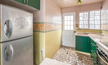 CASA EN VENTA CON 2 SUITS INDEPENDIENTES, UBICADA EN LA CALERA.