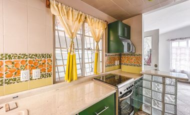 CASA EN VENTA CON 2 SUITS INDEPENDIENTES, UBICADA EN LA CALERA.