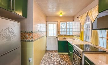 CASA EN VENTA CON 2 SUITS INDEPENDIENTES, UBICADA EN LA CALERA.