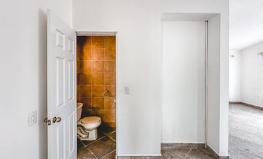 CASA EN VENTA CON 2 SUITS INDEPENDIENTES, UBICADA EN LA CALERA.