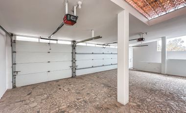 CASA EN VENTA CON 2 SUITS INDEPENDIENTES, UBICADA EN LA CALERA.
