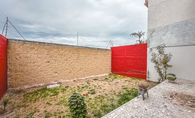 CASA EN VENTA CON 2 SUITS INDEPENDIENTES, UBICADA EN LA CALERA.