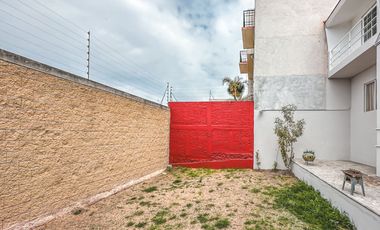 CASA EN VENTA CON 2 SUITS INDEPENDIENTES, UBICADA EN LA CALERA.
