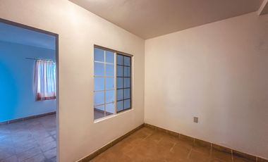 CASA EN VENTA CON 2 SUITS INDEPENDIENTES, UBICADA EN LA CALERA.