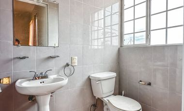 CASA EN VENTA CON 2 SUITS INDEPENDIENTES, UBICADA EN LA CALERA.