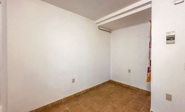 CASA EN VENTA CON 2 SUITS INDEPENDIENTES, UBICADA EN LA CALERA.