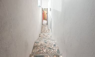 CASA EN VENTA CON 2 SUITS INDEPENDIENTES, UBICADA EN LA CALERA.