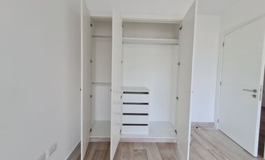 Venta de Departamento de 3 dormitorios en primer piso alto, Edificio Spazio, Puerto Santa Ana, Guayaquil