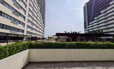 Venta de Departamento de 3 dormitorios en primer piso alto, Edificio Spazio, Puerto Santa Ana, Guayaquil
